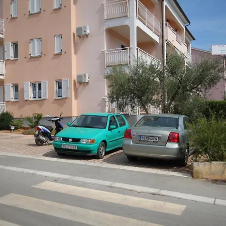 With A Parking Space Novigrad - 7049 Novigrad Istria