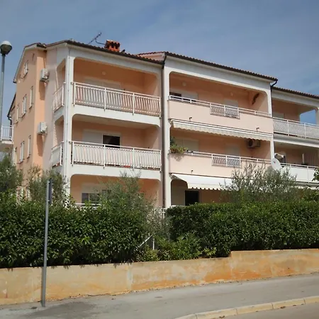 With A Parking Space Novigrad - 7049 Apartment