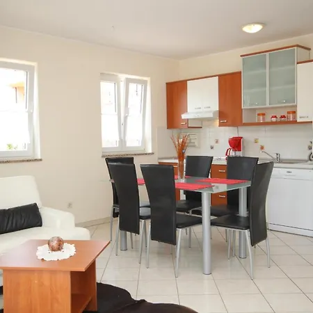 With A Parking Space Novigrad - 7049 Apartment