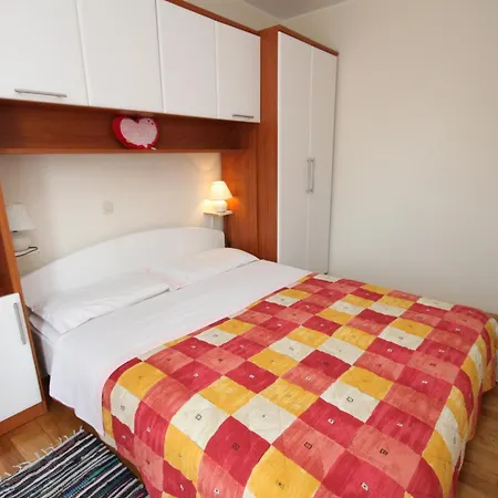 With A Parking Space Novigrad - 7049 Apartment